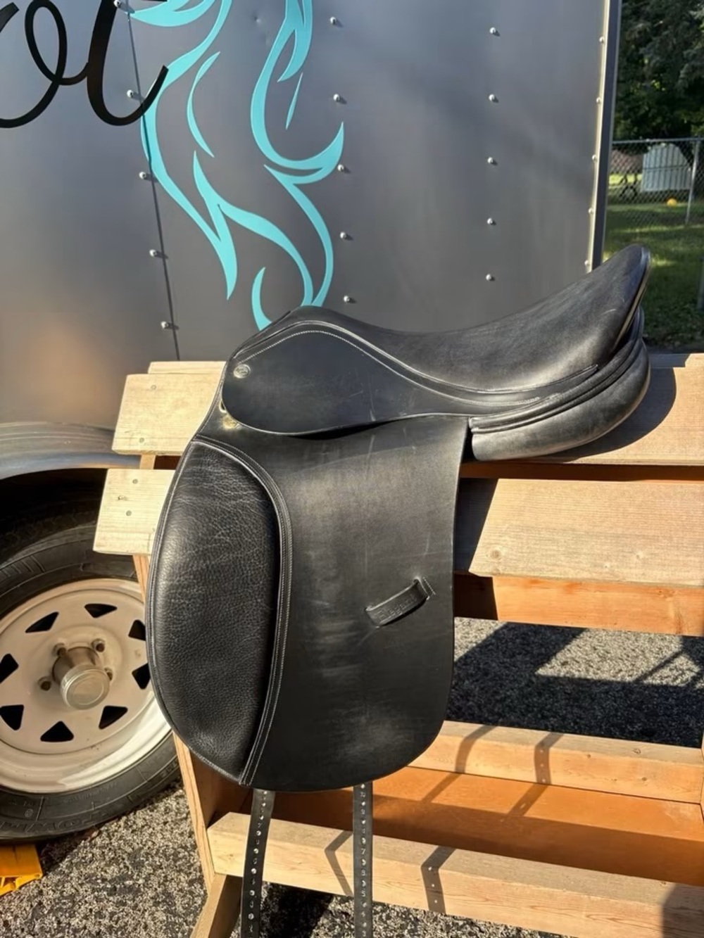 Harry Dabbs Dressage Saddle - Elegant Equestrian Style